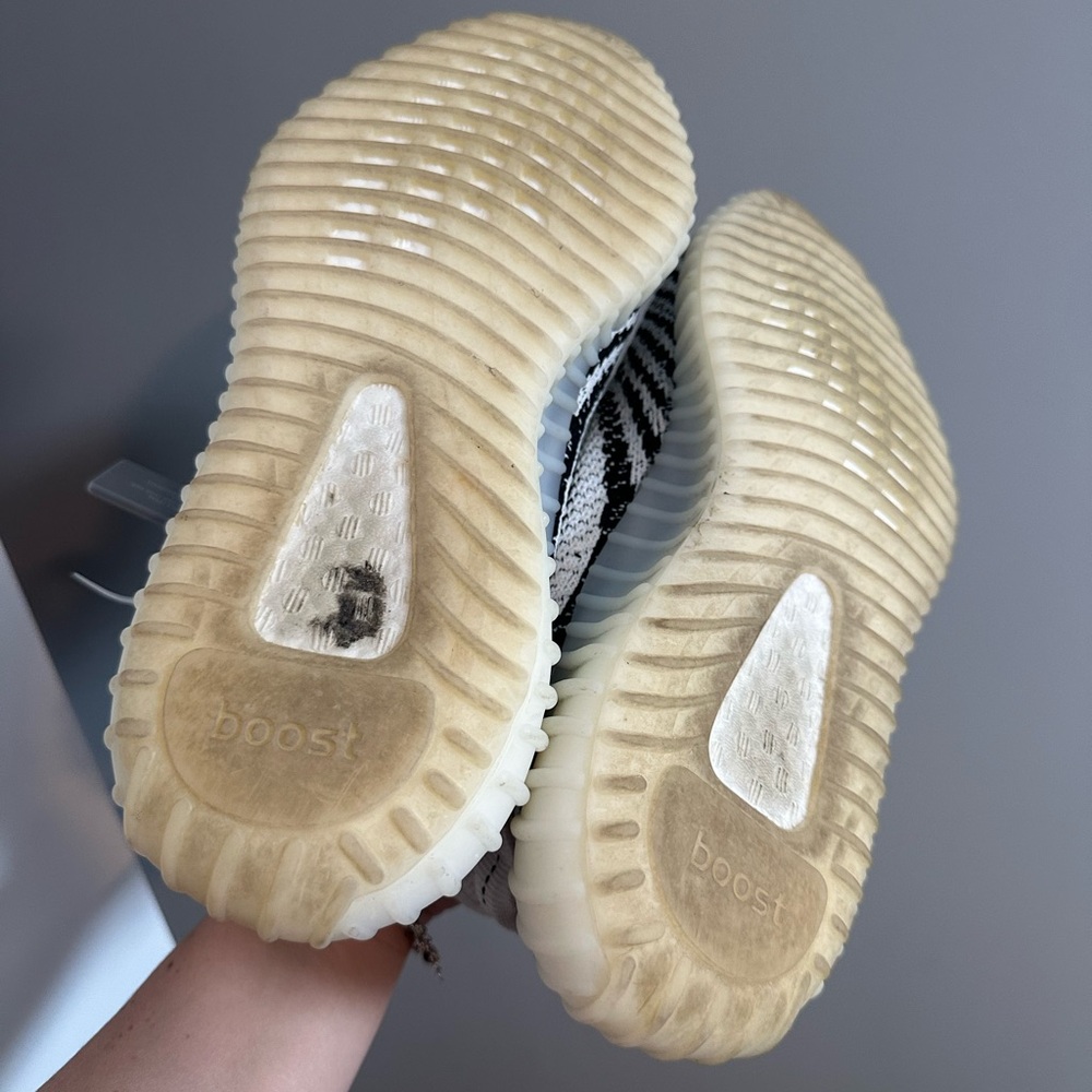 Adidas Yeezy Boost 350 V2 Zebra - Picture 4 of 5